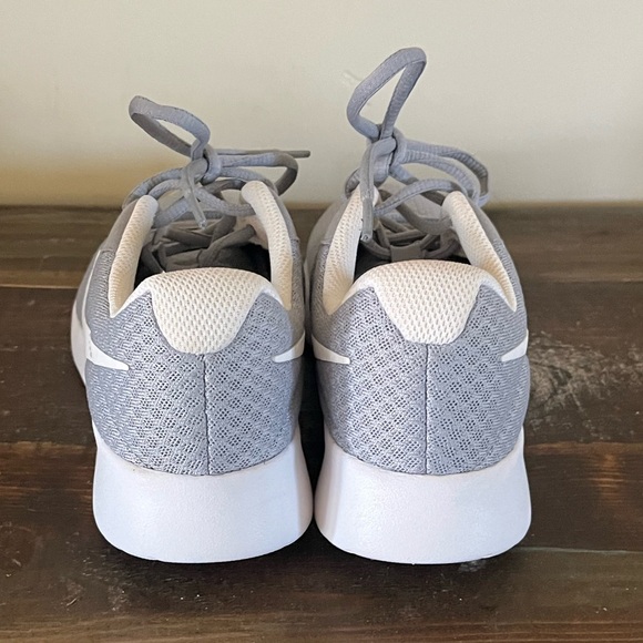 New without box Nike gray grey white size 7 lightweight sneakers - Picture 12 of 13